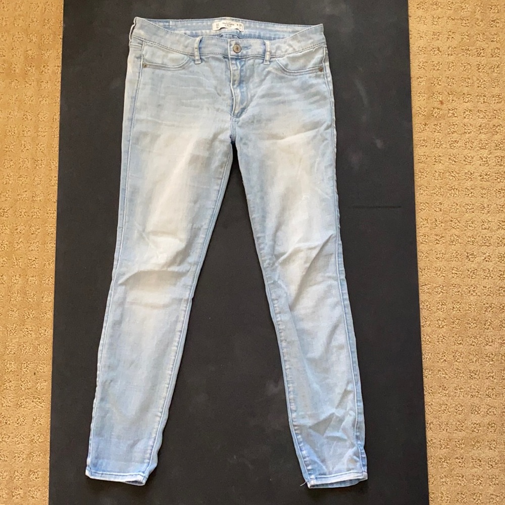 Abercrombie Jeans Size 6s (waist 28)